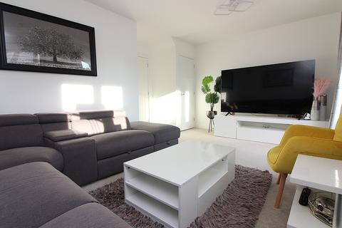 3 bedroom semi-detached house for sale, Binyon Gardens, Stotfold, SG5