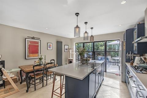 2 bedroom flat for sale, Lower Richmond Road, East Sheen, SW14