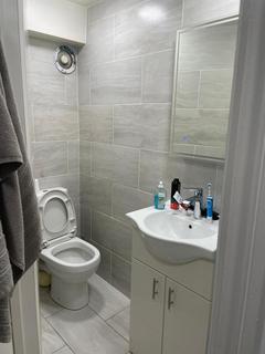 Studio to rent, High Street, Brentford TW8