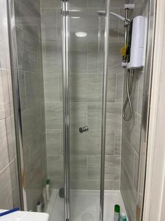 Studio to rent, High Street, Brentford TW8