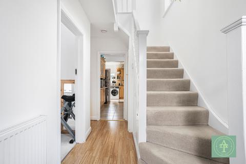 3 bedroom semi-detached house for sale, Lincoln Avenue, Southgate, London, N14