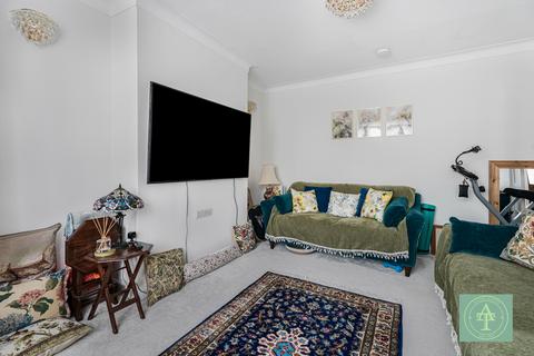 3 bedroom semi-detached house for sale, Lincoln Avenue, Southgate, London, N14