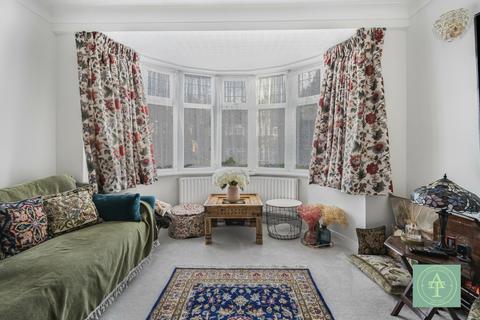 3 bedroom semi-detached house for sale, Lincoln Avenue, Southgate, London, N14