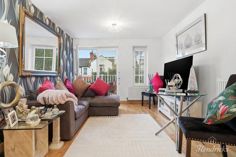 2 bedroom flat for sale, Pembury Road, Westcliff-on-sea, SS0 8