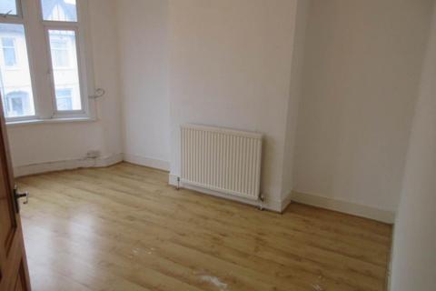 2 bedroom flat for sale, Ramuz Drive, Westcliff On Sea