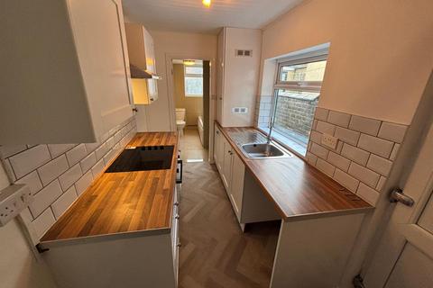 2 bedroom terraced house to rent, Macclesfield Street, Stoke-On-Trent