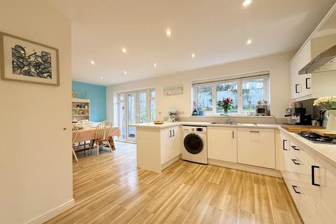 undefined, Llanharry, Pontyclun CF72