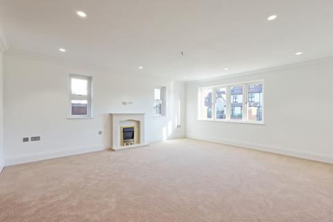 6 bedroom detached house for sale, Curtis Road, Emerson Park, RM11