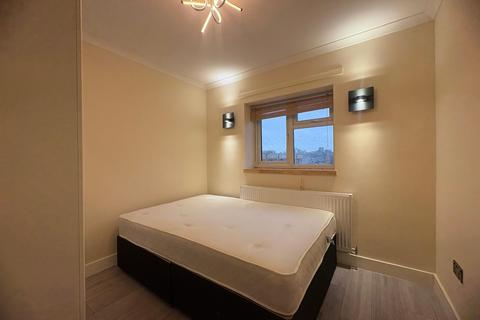 2 bedroom flat to rent, Greenford Avenue, London W7