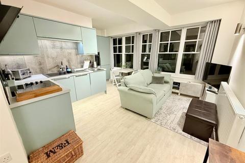 1 bedroom apartment for sale, King Harold Court, Waltham Abbey