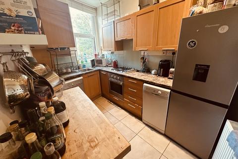 3 bedroom maisonette to rent, Tottenham Lane, London N8