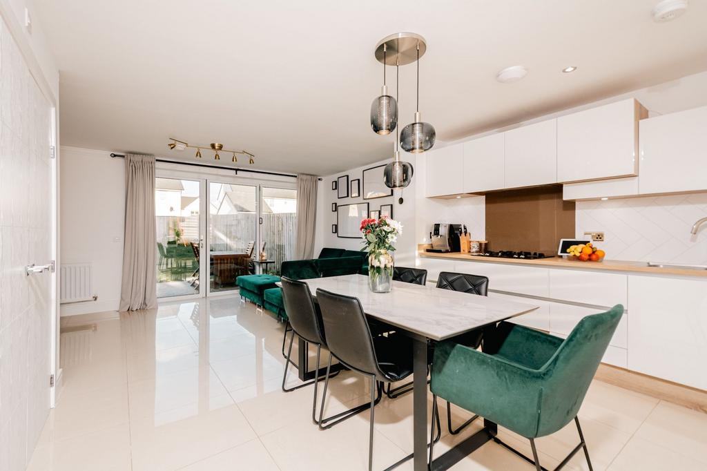 Kitchen/Dining Area