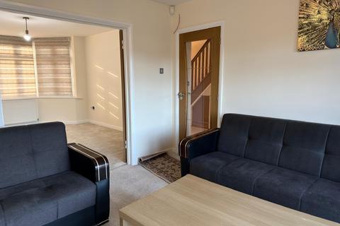 3 bedroom semi-detached house to rent, St. Marys Avenue North, Southall, Greater London, UB2