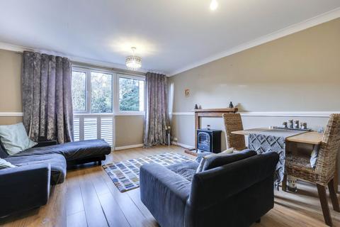 2 bedroom flat for sale, Lawns Hall Close, Leeds, West Yorkshire, LS16