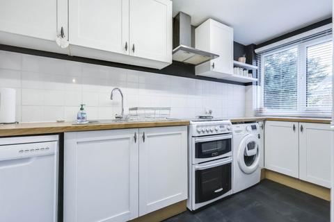 2 bedroom flat for sale, Lawns Hall Close, Leeds, West Yorkshire, LS16