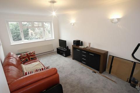 2 bedroom maisonette to rent, Clifton Road, Hornchurch, RM11