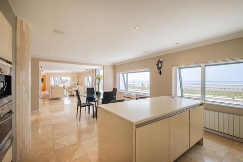 3 bedroom penthouse for sale, Marine Drive, Fairhaven, FY8