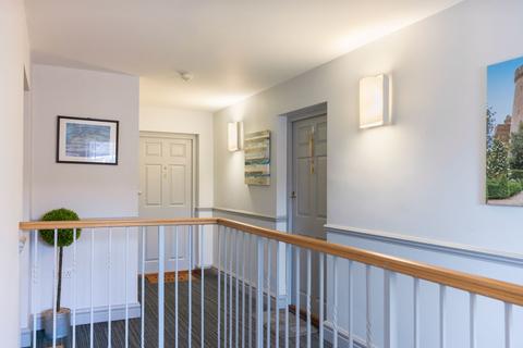 2 bedroom flat for sale, Farriers Court, London Road, RH12