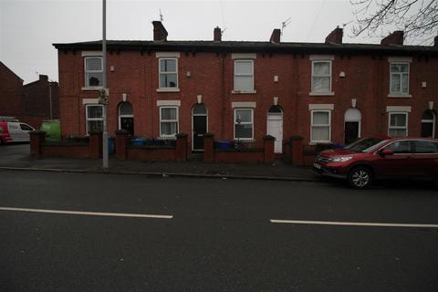 2 bedroom house to rent, Wheler Street, Manchester M11