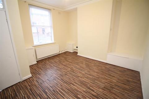 2 bedroom house to rent, Wheler Street, Manchester M11
