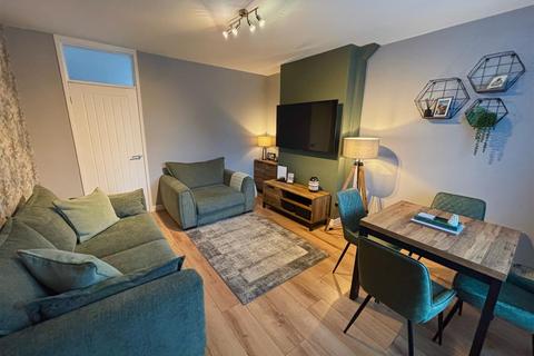 2 bedroom end of terrace house for sale, Henbury Road, Handforth, Wilmslow