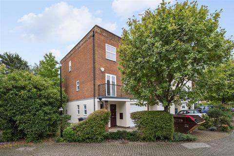 4 bedroom house to rent, Southridge Place, London