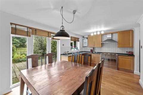 4 bedroom house to rent, Southridge Place, London