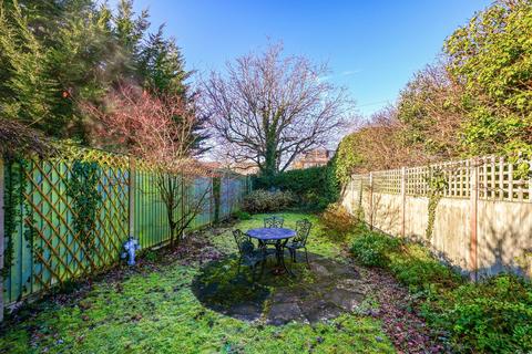 2 bedroom maisonette for sale, Penton Road, Surrey TW18