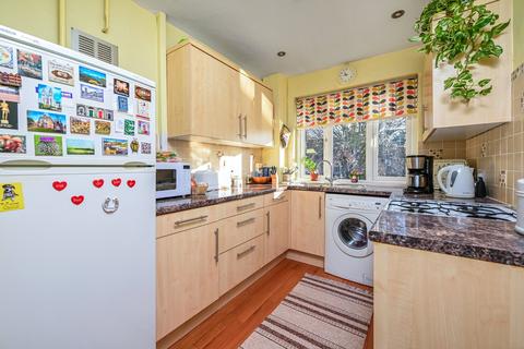 2 bedroom maisonette for sale, Penton Road, Surrey TW18