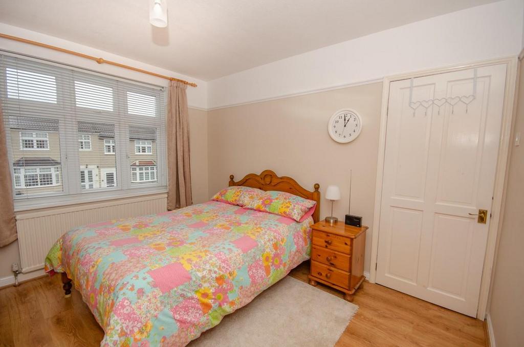 Bedroom 1 pic 2.jpg