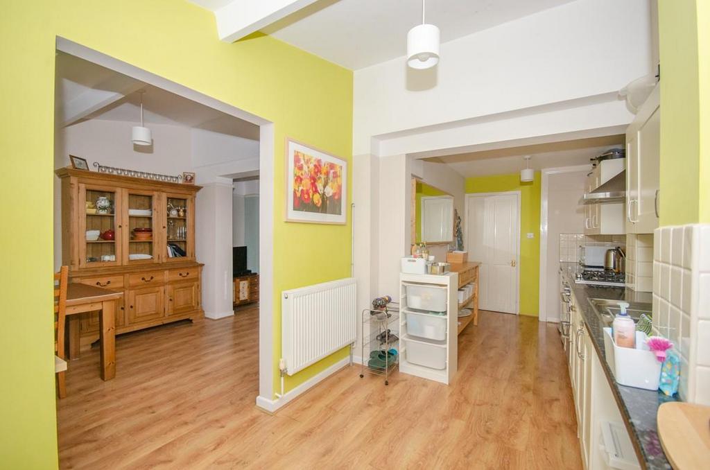 Kitchen pic 2.jpg
