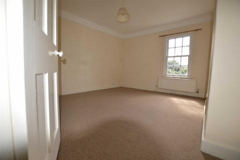 3 bedroom semi-detached house to rent, The Green, Croxley Green