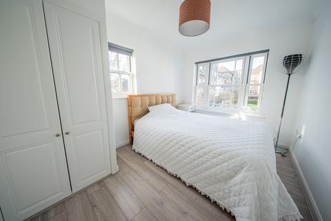 2 bedroom apartment for sale, Middle Village, Haywards Heath, RH16
