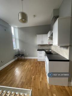 Studio to rent, Beresford Road, London, N8