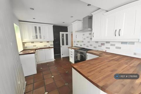 3 bedroom semi-detached house to rent, Fassetts Road, Loudwater, High Wycombe, HP10