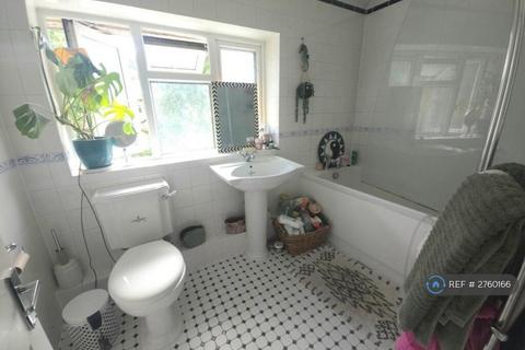 3 bedroom semi-detached house to rent, Fassetts Road, Loudwater, High Wycombe, HP10