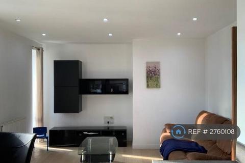 2 bedroom flat to rent, Metropolitan Court, Edgware, HA8