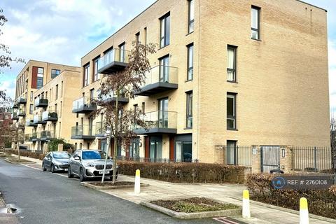 2 bedroom flat to rent, Metropolitan Court, Edgware, HA8