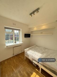 1 bedroom in a flat share to rent, London, London, NW4