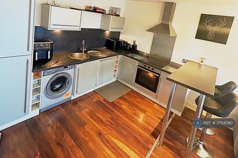 2 bedroom flat to rent, Mere House, Manchester, M15