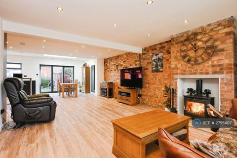 3 bedroom semi-detached house to rent, Perrysfield Road, Cheshunt, Waltham Cross, EN8
