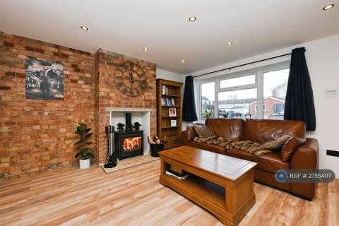 3 bedroom semi-detached house to rent, Perrysfield Road, Cheshunt, Waltham Cross, EN8