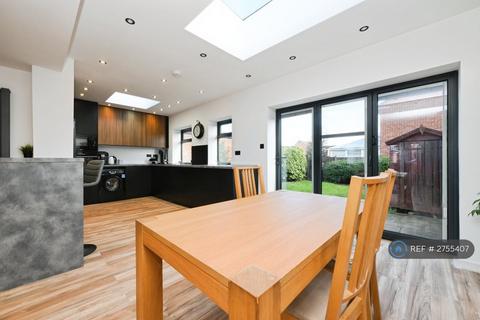 3 bedroom semi-detached house to rent, Perrysfield Road, Cheshunt, Waltham Cross, EN8
