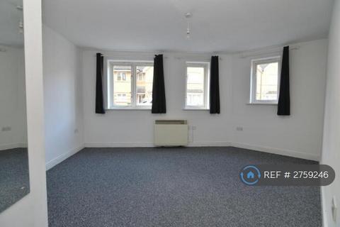 2 bedroom flat to rent, Heath Court, London, SE9