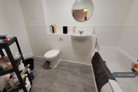 2 bedroom flat to rent, Heath Court, London, SE9
