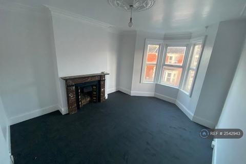 3 bedroom flat to rent, Wingrove Avenue, Newcastle Upon Tyne, NE4