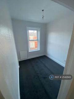 3 bedroom flat to rent, Wingrove Avenue, Newcastle Upon Tyne, NE4