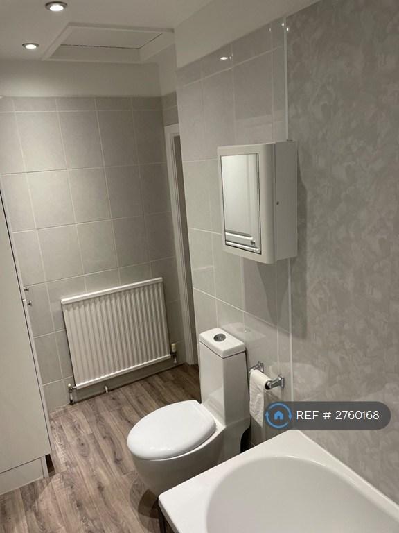 Shared Bathroom /Shower