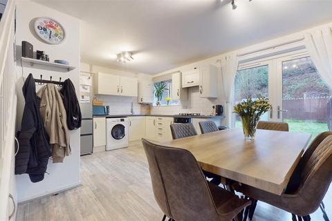 3 bedroom semi-detached house for sale, Frensham Drive, Milton Keynes MK2
