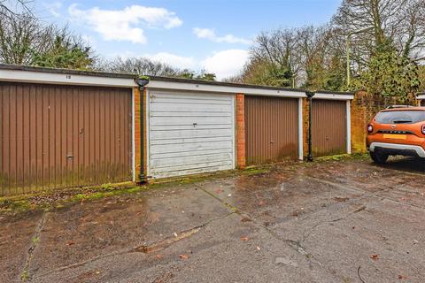 4 bedroom house for sale, Avon Court, Andover